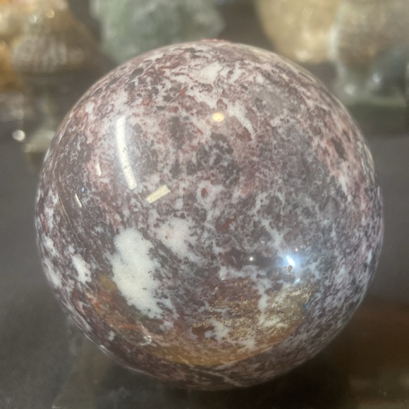 Beautiful purple and white and lavender lepidolite sphere 68 mm 391 g - Picture 2 of 4